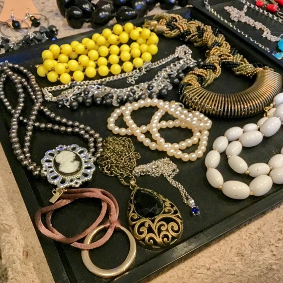 70 PIECES SELLERS BUNDLE All Wearable/Sellable 3.3 pounds - Picture 5 of 16